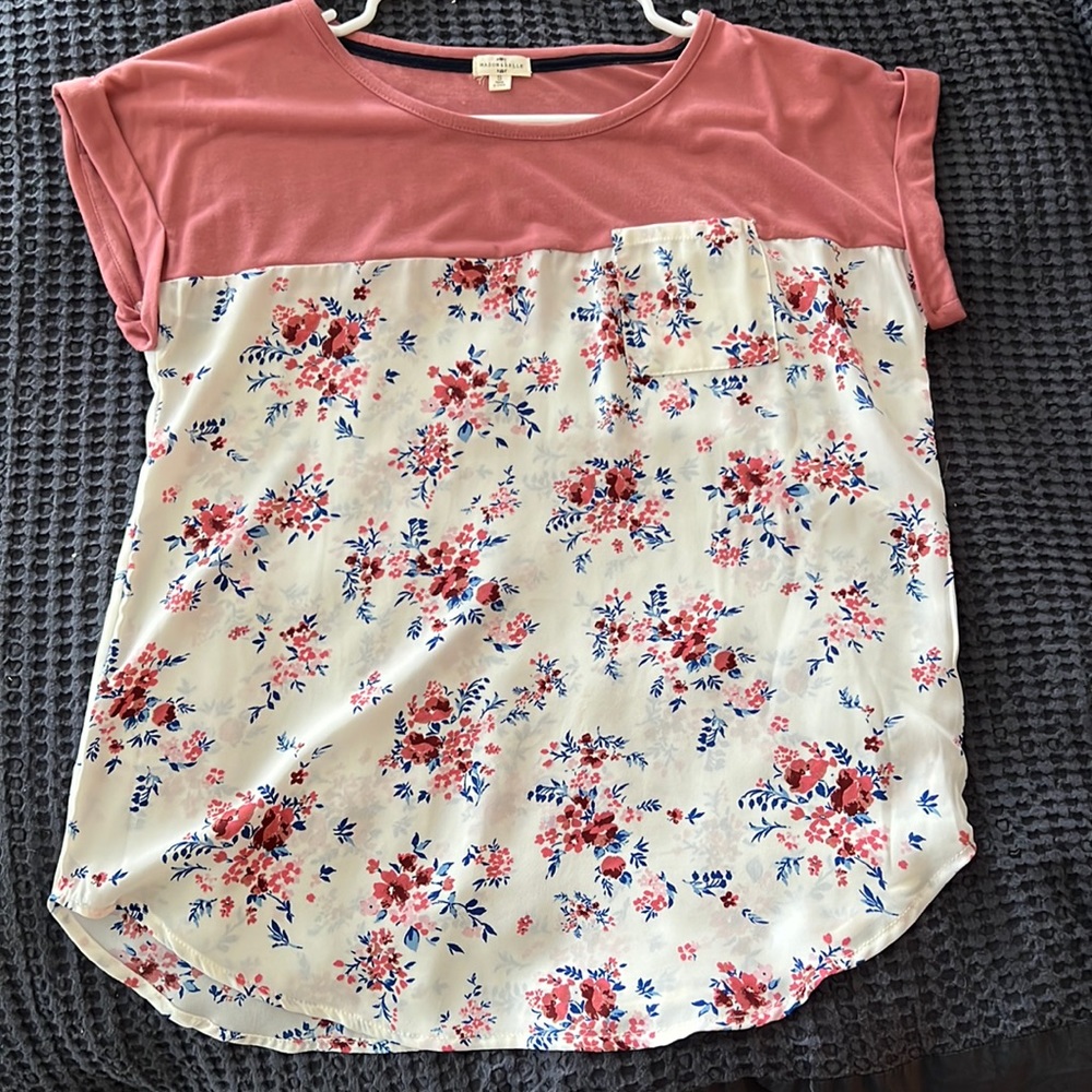 Mason & Belle floral pocket tee size small